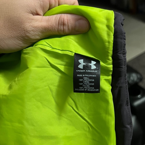 UA Semi-Fitted Puffer Vest - Picture 7 of 7
